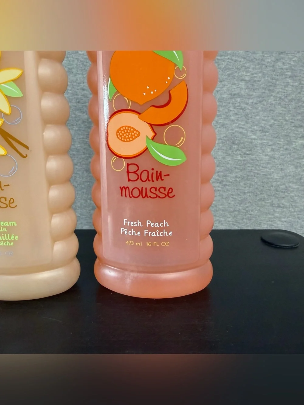 Avon NOS Bubble Bath Bain Mousse Lot Of Two Vanilla Cream Fresh Peach 16 oz Read